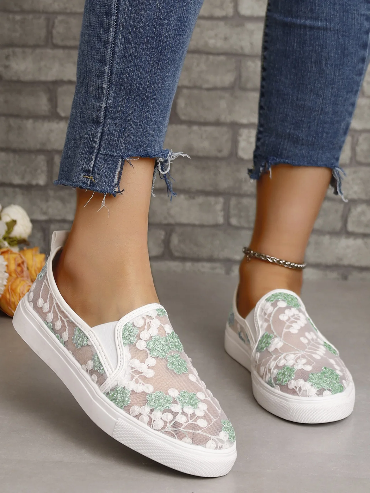 Women's breathable embroidered shoes, soft, comfortable & fashionable