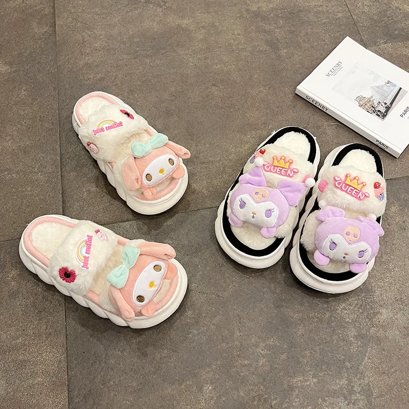 Kawaii Caracteres japoneses Sanrio Fluffy Slippers Zapatos Zapatos para mujer Pantuflas 