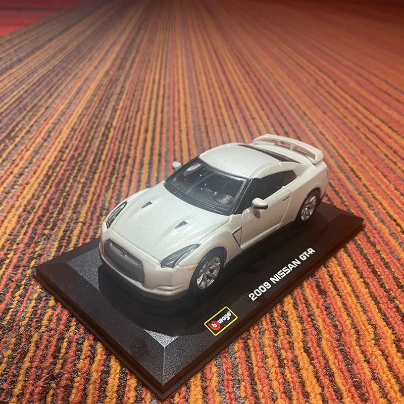 1:32 Bburago Nissan GTR 2009 GT-R R35 Model Car Metal Racing Car Model Simulation Car Decoration Collection Boy Kids Gift Toy 15 Sc2497dacaee44231bdb4c96759185c5bh