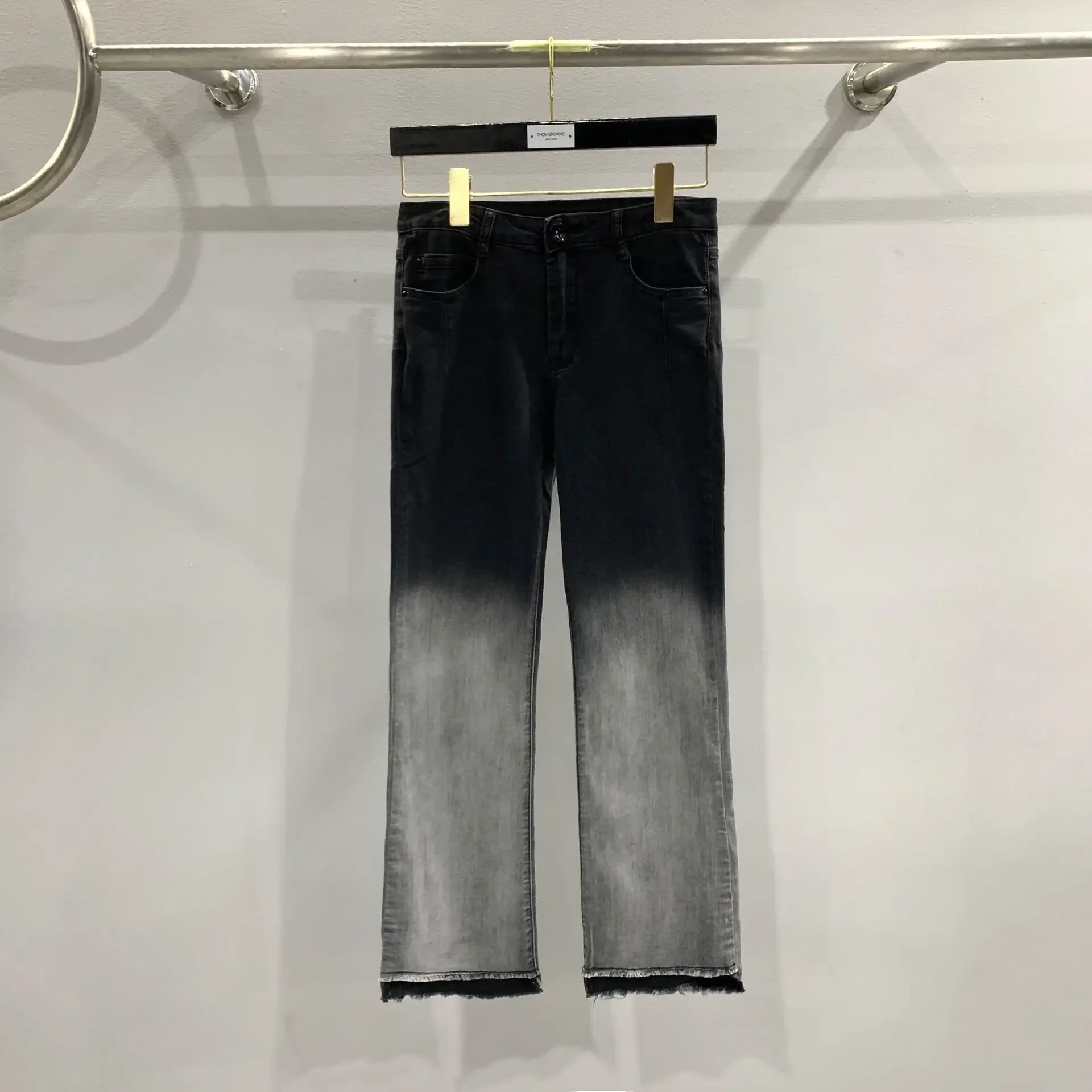 

Модные джинсы Ric, весенние женские брюки в стиле High Street смешанных цветов, женские брюки с эффектом потертости, черные, серые градиентные брюки