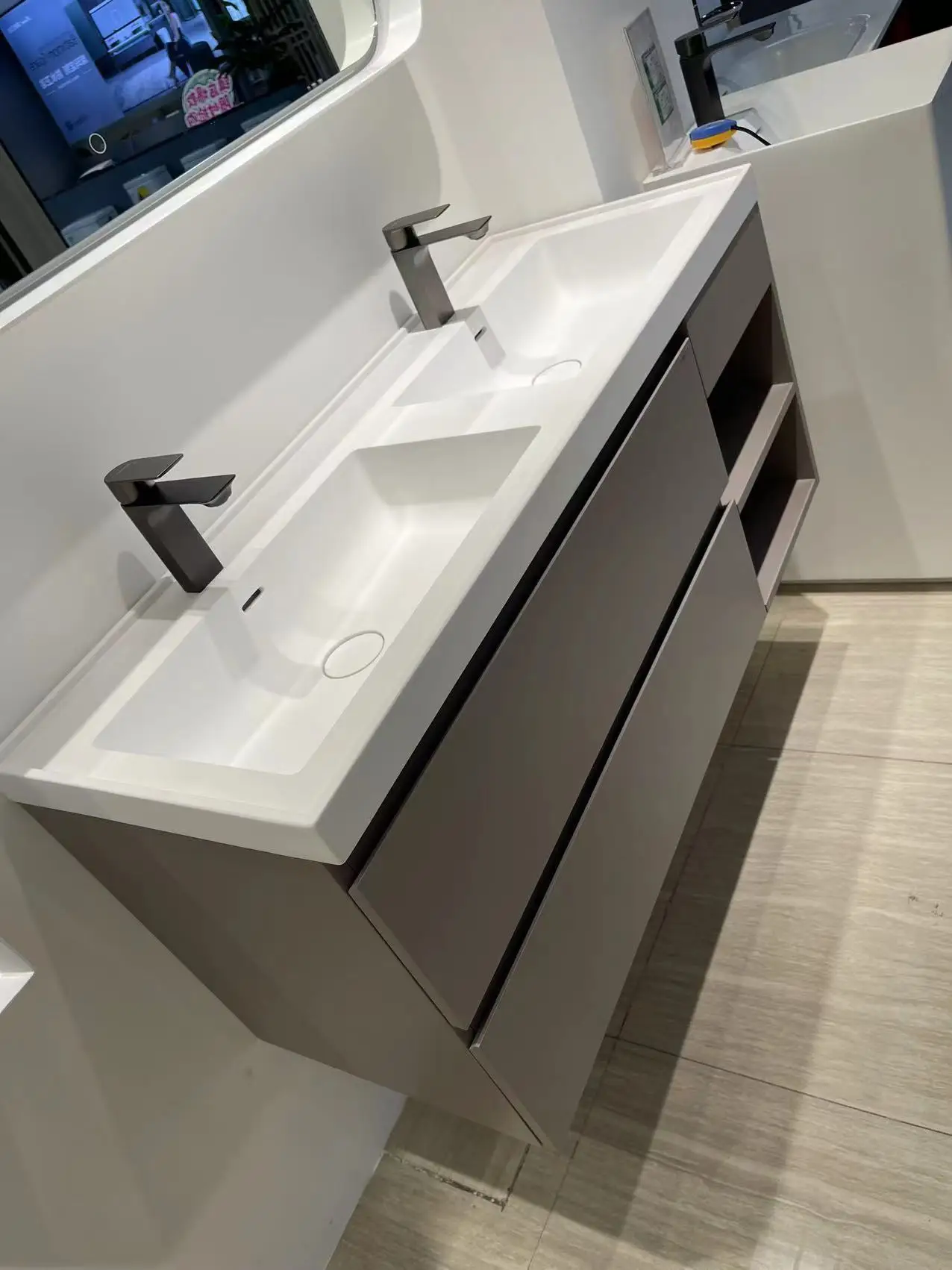 Slide image b735861b51d54b71b3069649992a641b