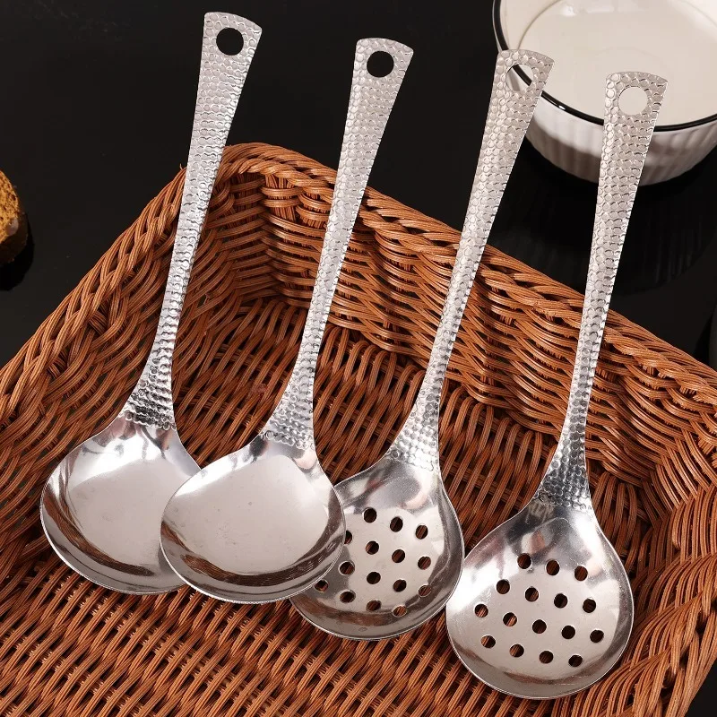 Stainless Steel Spoon Soup Spoon Stainless Steel Spoon Long Handle Leaky Spoon for Hot Pot Scoops Restaurant Eating Soup Scoops Kitchen Tableware Cooking Gadgets