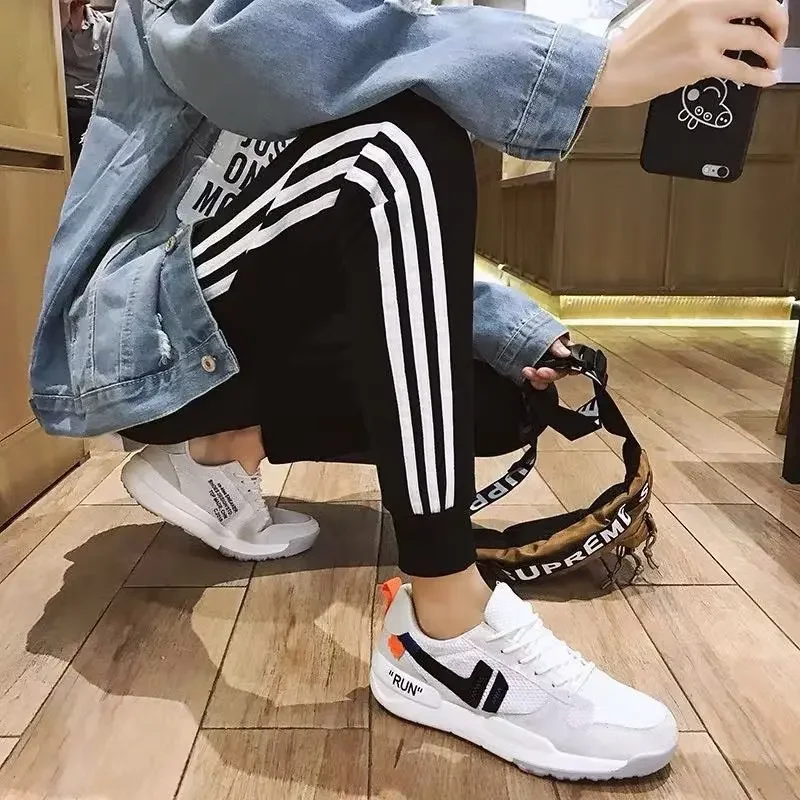 Single-piece screw black pants