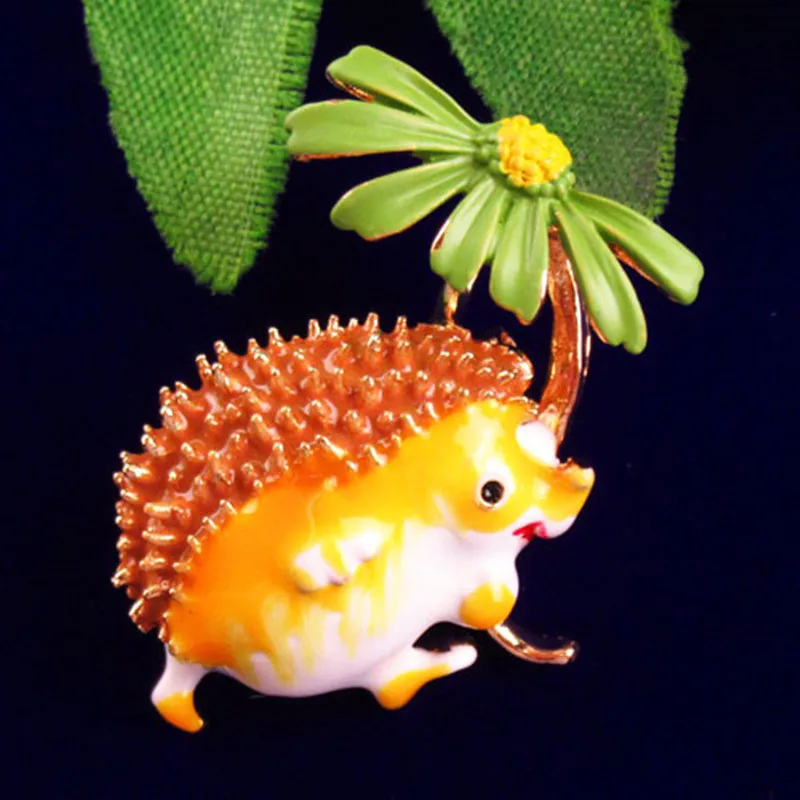 

Yellow Green Enamel Lovely Hold Flower Hedgehog Brooches Women Animal Pet Party Office Causal Brooch Pins Gifts ZY297