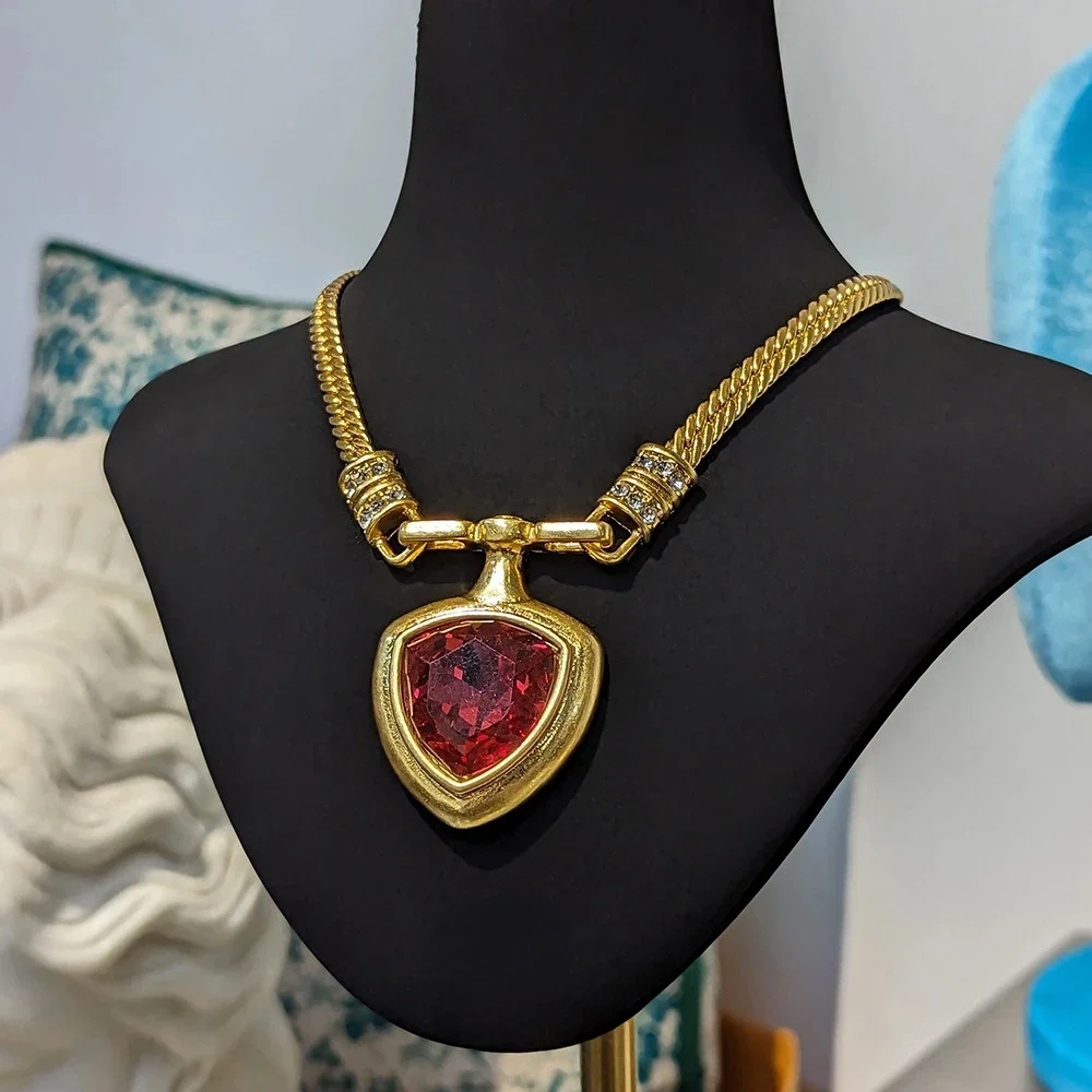 

Medieval Red Big Heart Shape Pendant Rhinestone Necklace Vintage Jewelry Gold Color Tone Link Neckalce Handwork Coloured Glaze