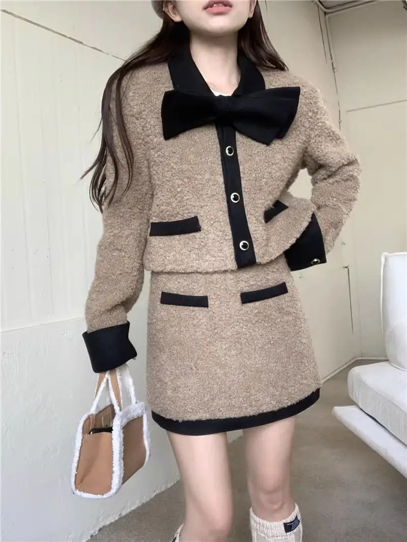 

UNXX 2023 Autumn/Winter New Chic Bow Tie Short Woolen Jacket and High-Waisted Skirt Set - Fashionable Long Sleeve Women's Outfit