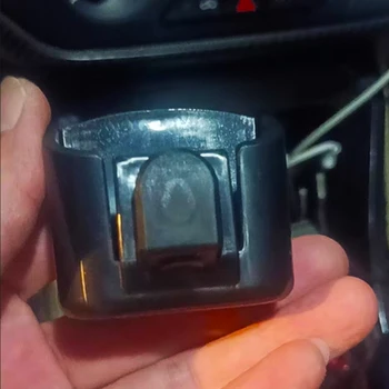 Scatola portaoggetti per chiavi per auto sul cruscotto Organizzatore compatto per chiavi Portachiavi automatico autoadesivo con gancio per appendere universale