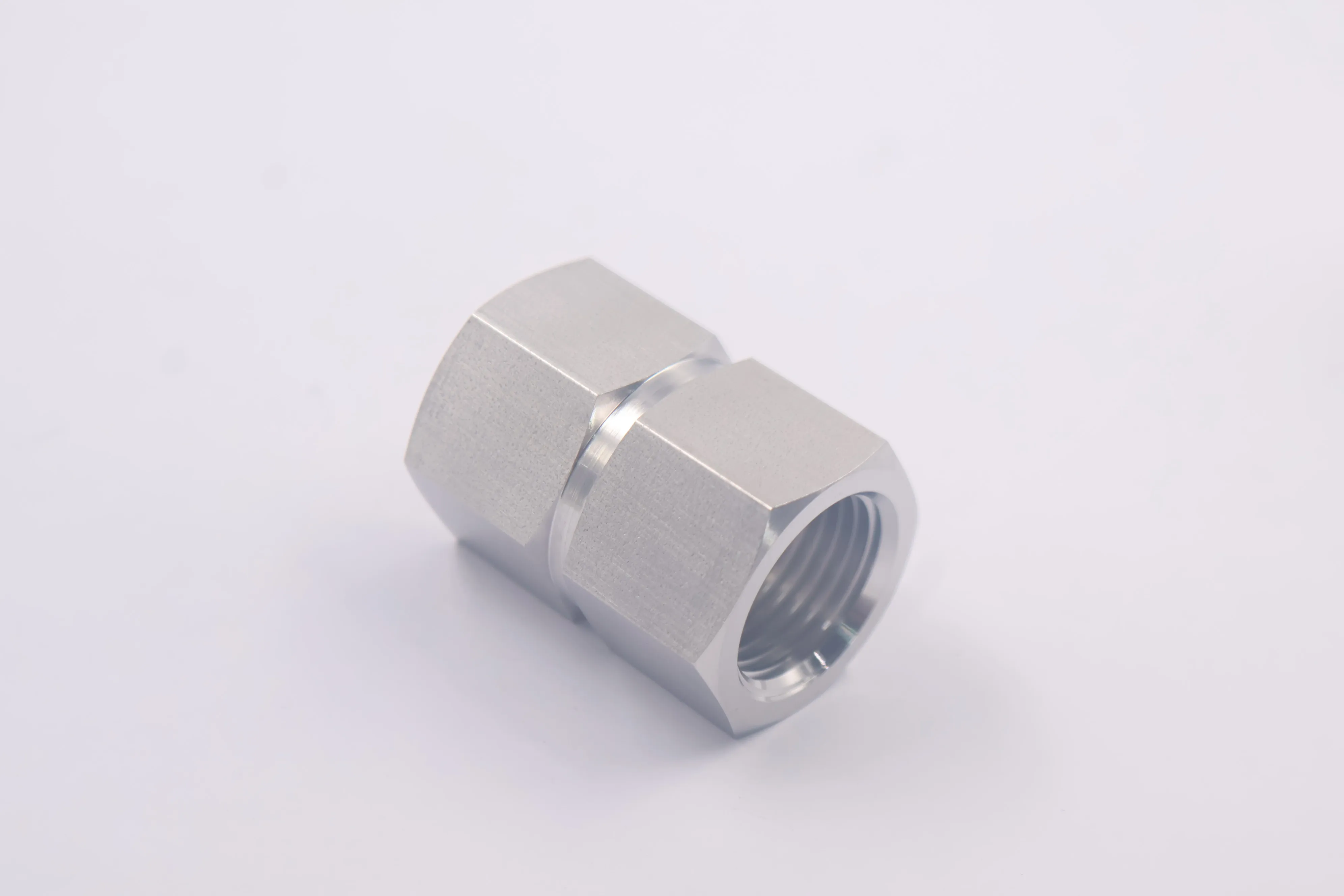 SS-8-HCG-RT, Stainless Steel Pipe Fitting, Hex Coupling, 1/2 in. Female ISO Tapered Thr
