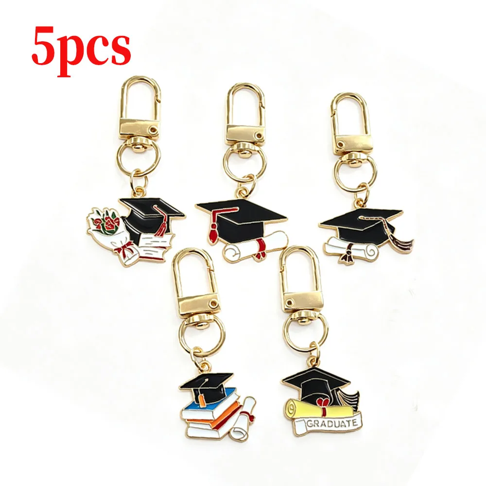 5 Designs Schlüsselanhänger mit Abschlusskappe, Metall-Diplom-Anhänger, Karabiner-Schlüsselring, Abschlussgeschenke für Schüler und Studenten
