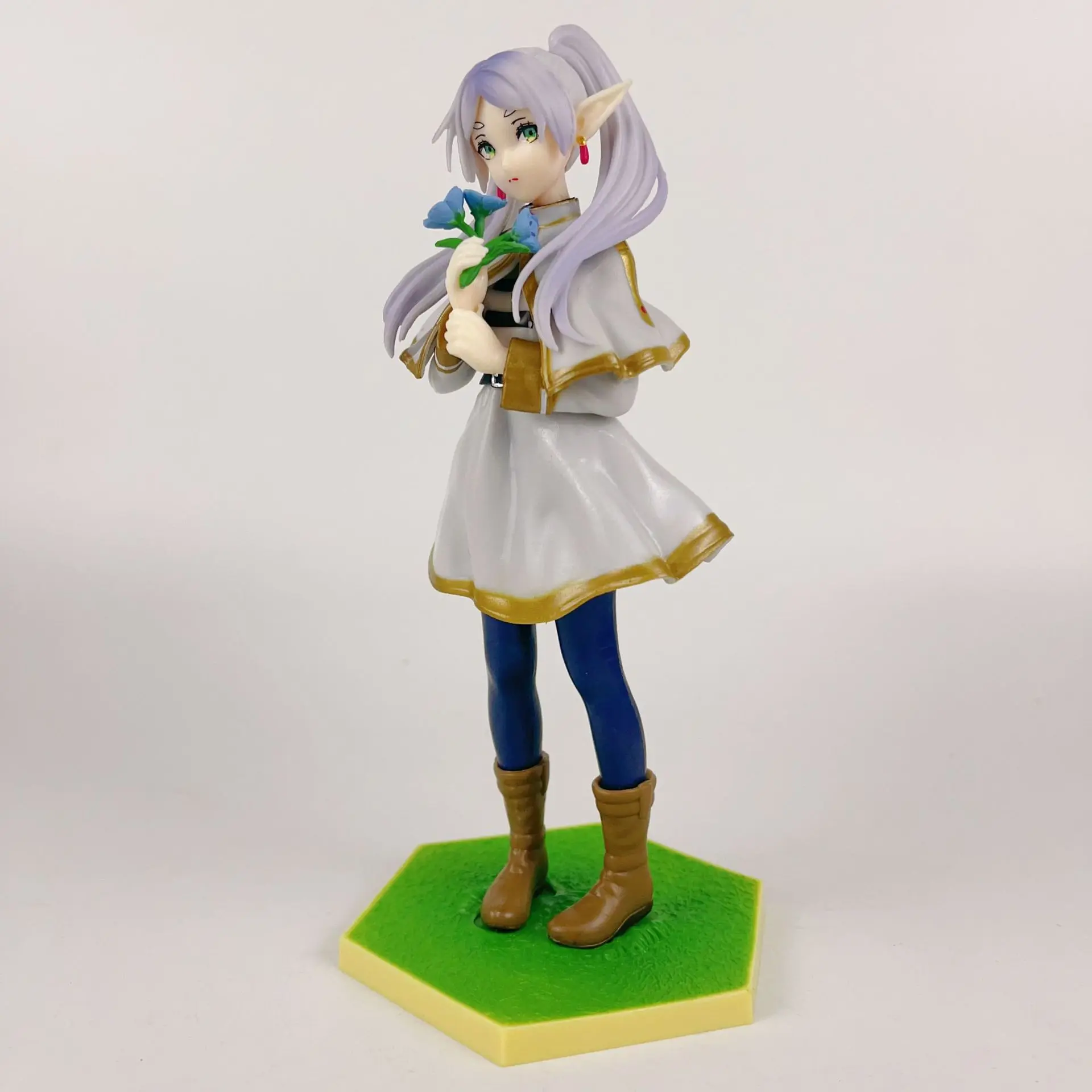 Frieren Anime Action Figure - Standing & Sitting Posture PVC Doll Toy Collection, Desktop Accessory Gift