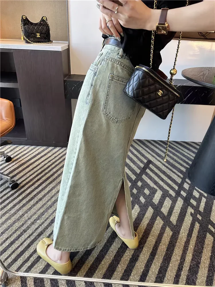 

Юбка женская джинсовая трапециевидная с разрезом и высокой талией