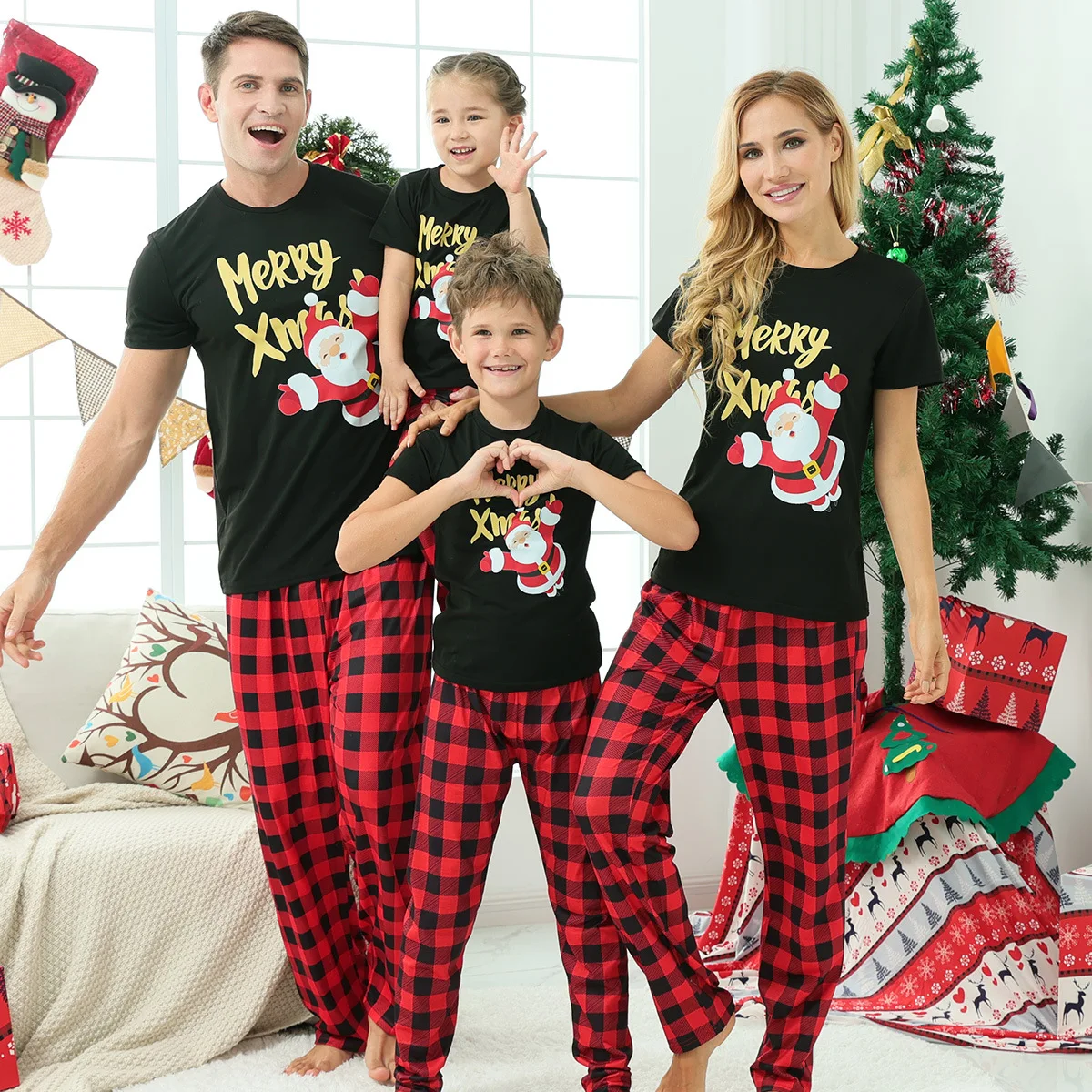 thumbnail image 2 of Conjunto de pijama navideño de manga corta y pantalones largos para adultos y niños, traje a juego con estampado de Feliz Navidad, aspecto familiar, novedad de 2024, 2 of 5