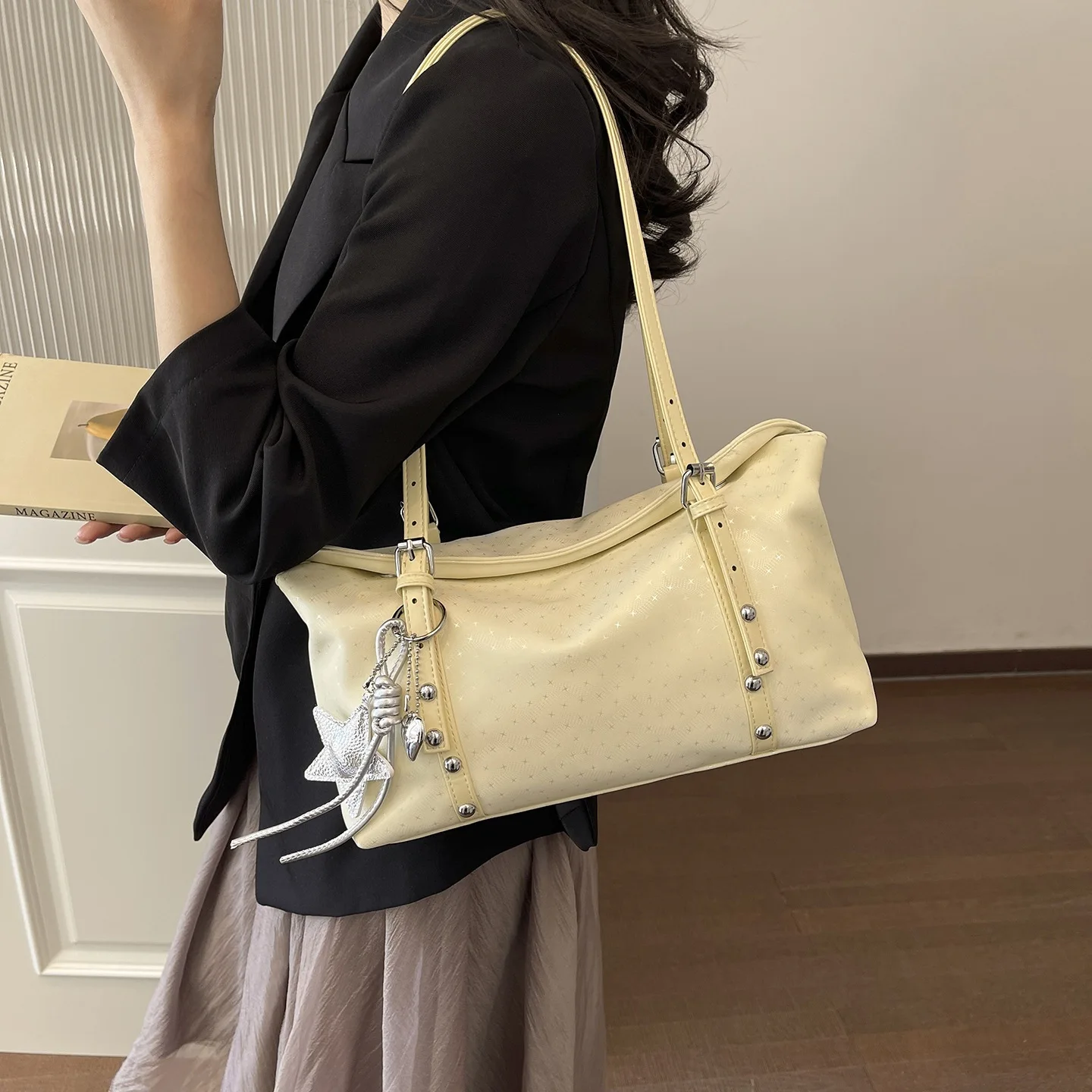 Elegant Urban Minimalist Women's Tote Bag - Versatile Fashion Statement