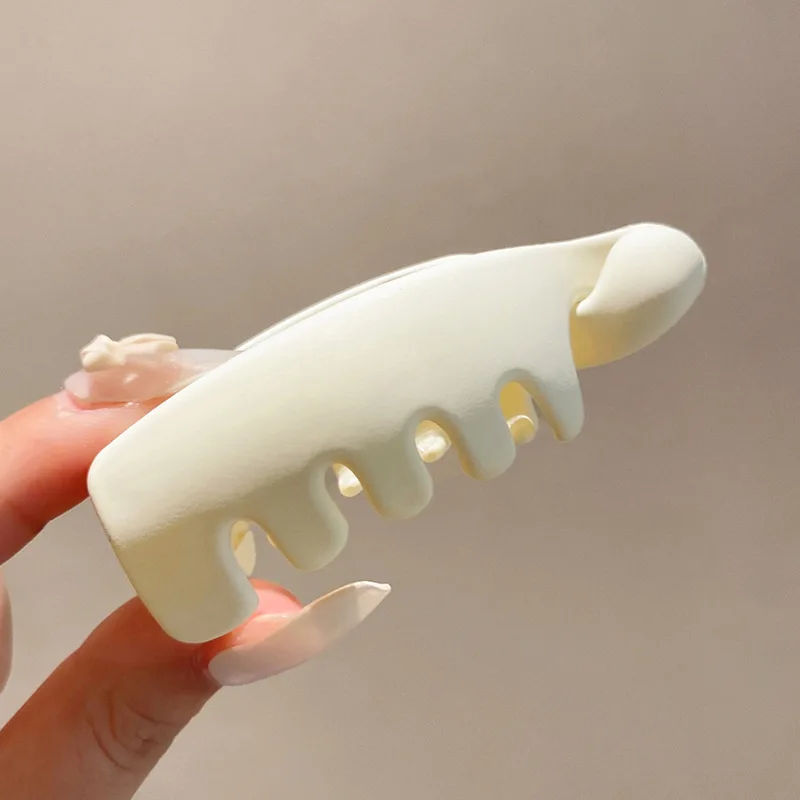 Twist Banana Clip Image 6
