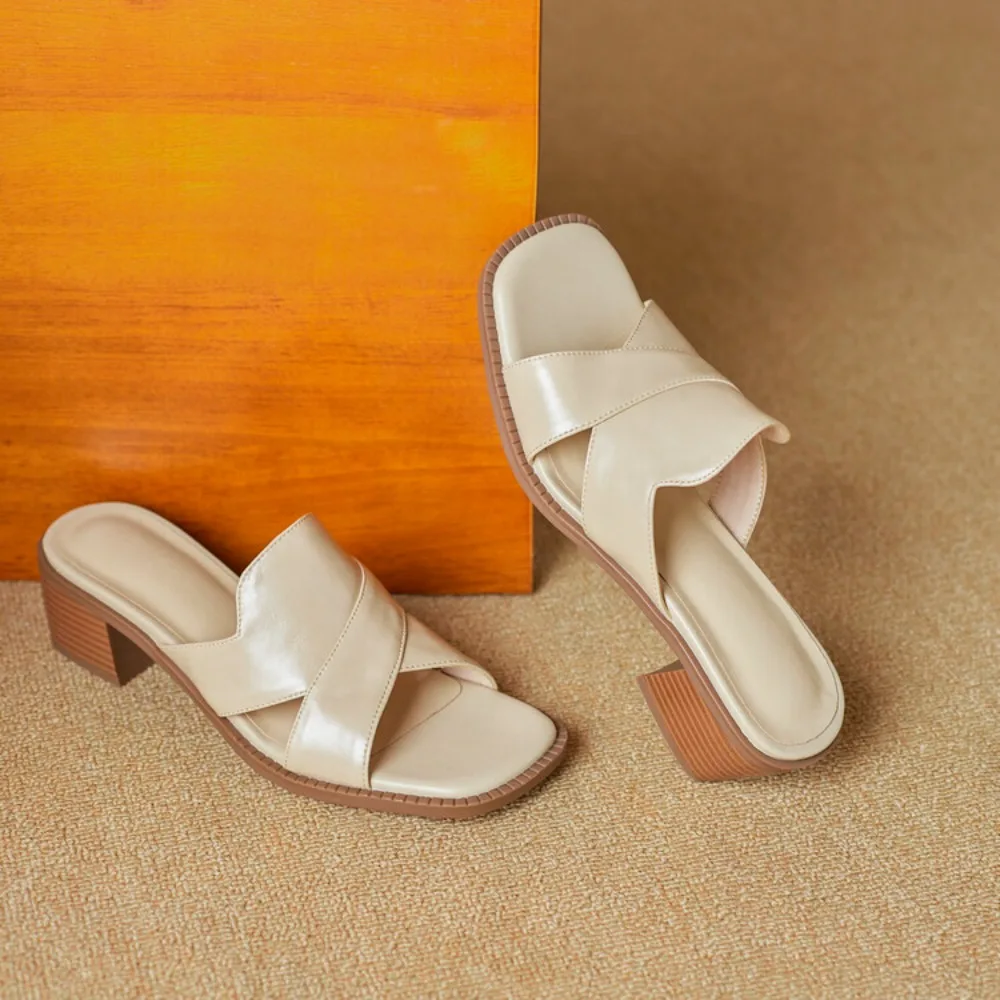 Wearing genuine leather sandals on the outside, summer new style, elegant high heels, retro and simple slippers