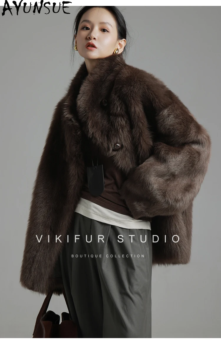 AYUNSUE Fur Coat Side View