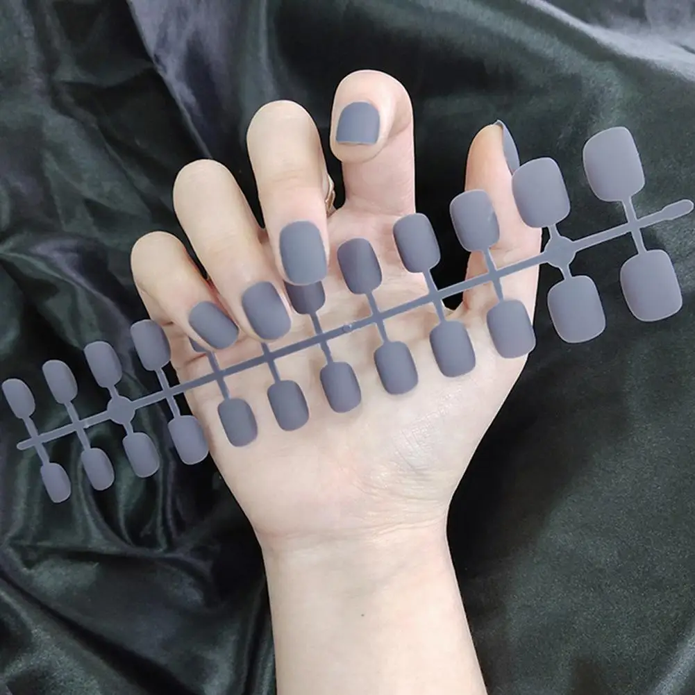 Kurze Nagels tücke einfaches stilvolles einfarbiges kurzes Nagel-Make-up, leicht zusammen zusetzen für alltägliche Maniküre – Detail 9