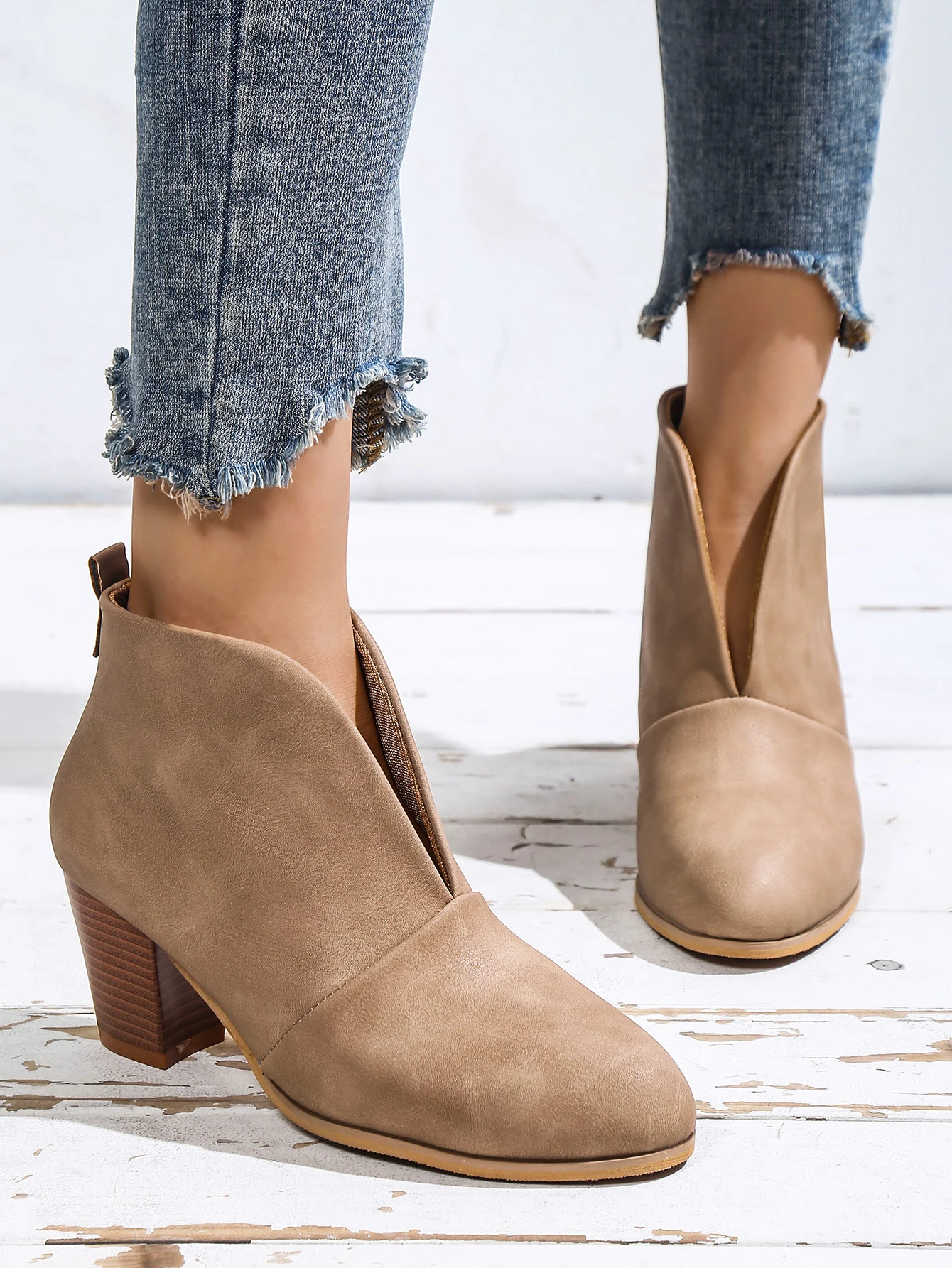 2022 New Winter Women Boots V Cutout 