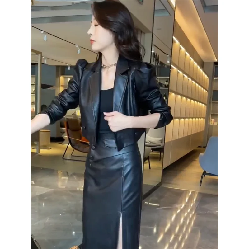 طقم تنورة نسائية من الجلد الصناعي بخصر مرتفع ، معط...