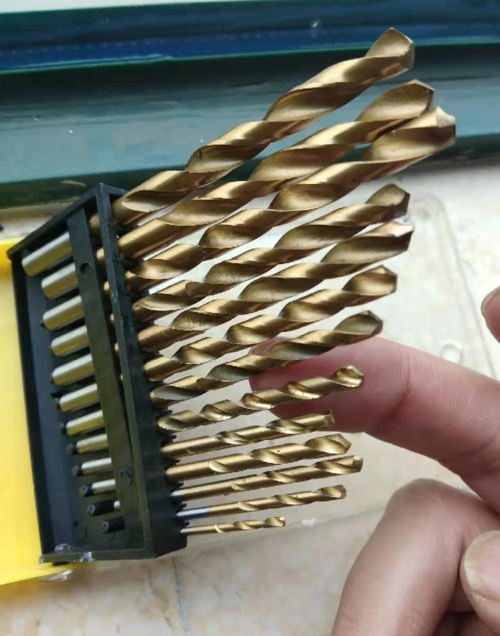 Drill Bit Set 13PCS 1.5-6.5mm Round Twist Drill Bit Set HSS Titanium Coated Straight Shank Punch Hole Cutter Woodworking Tools Wood Drill Bits