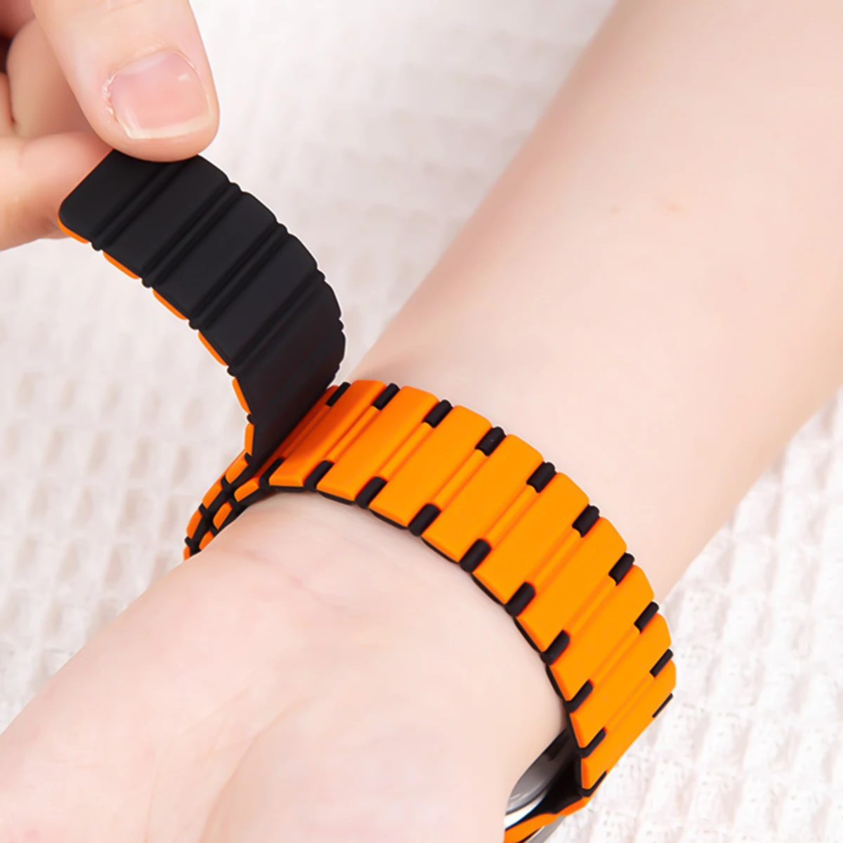 Dual-Color Magnetic Silicone Strap