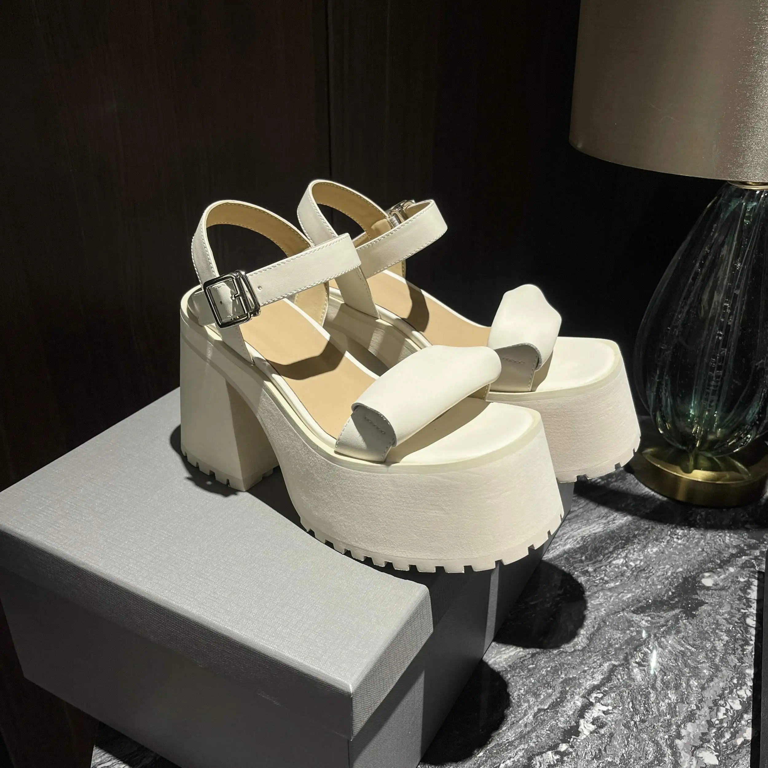 Krazing Pot Cow Leather Peep Toe Buckle Strap Super High Slingback Summer Shoes Elegant Casual Increase Platform Women Sandals