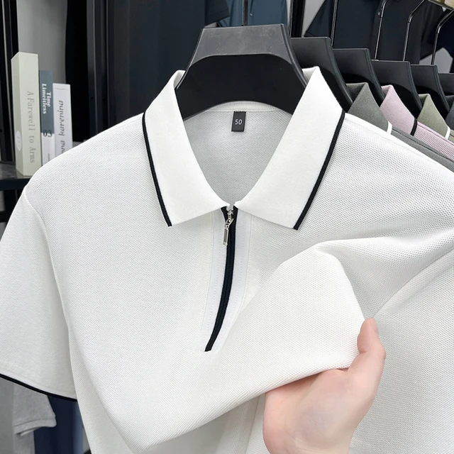 Novedad de verano, Polo de estilo con cuello de seda, camiseta de manga corta transpirable a la moda con media cremallera, ropa informal de alta gama para hombres