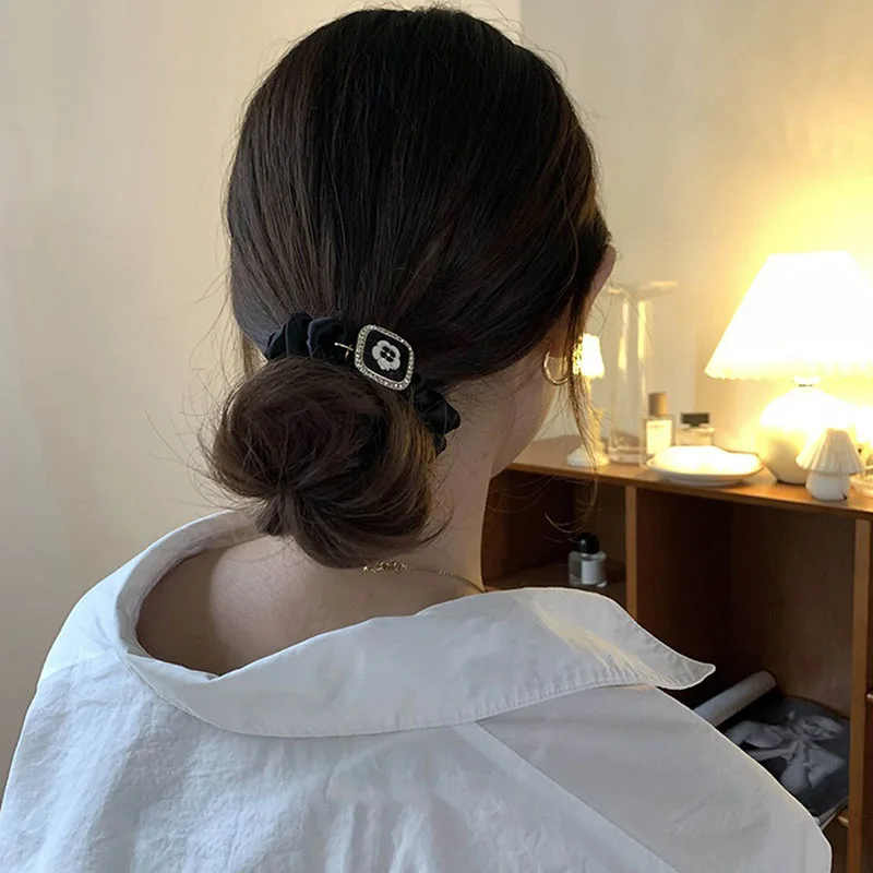 

VANIKA Elegance Pearls Camellia Hair Rings Women Hair Ties Elastic Hair Bands Simplicity Style Hair Rope Hair Accessories Gift