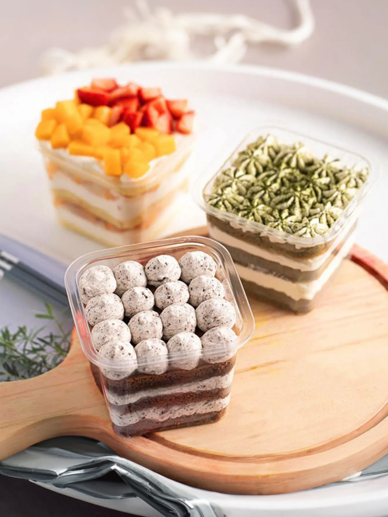 25Pcs Plastic Dessert Cups With Lids food storage containers 8oz Reusable Cupcake Container Clear Square Single Dessert Box Sealed Cake Storage Box