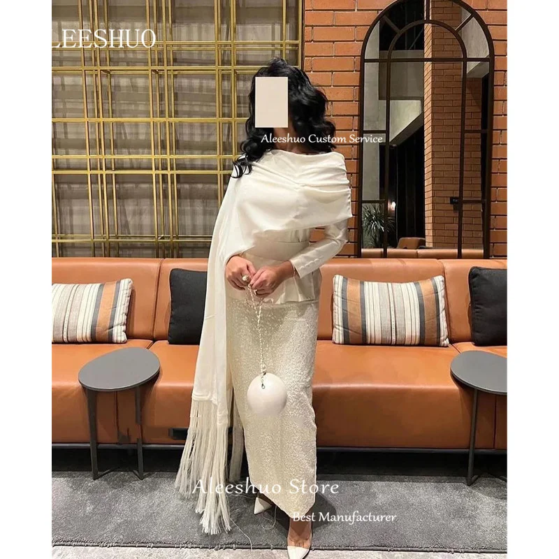 Рисунок 4 - Женское атласное платье с длинным рукавом и бахромой