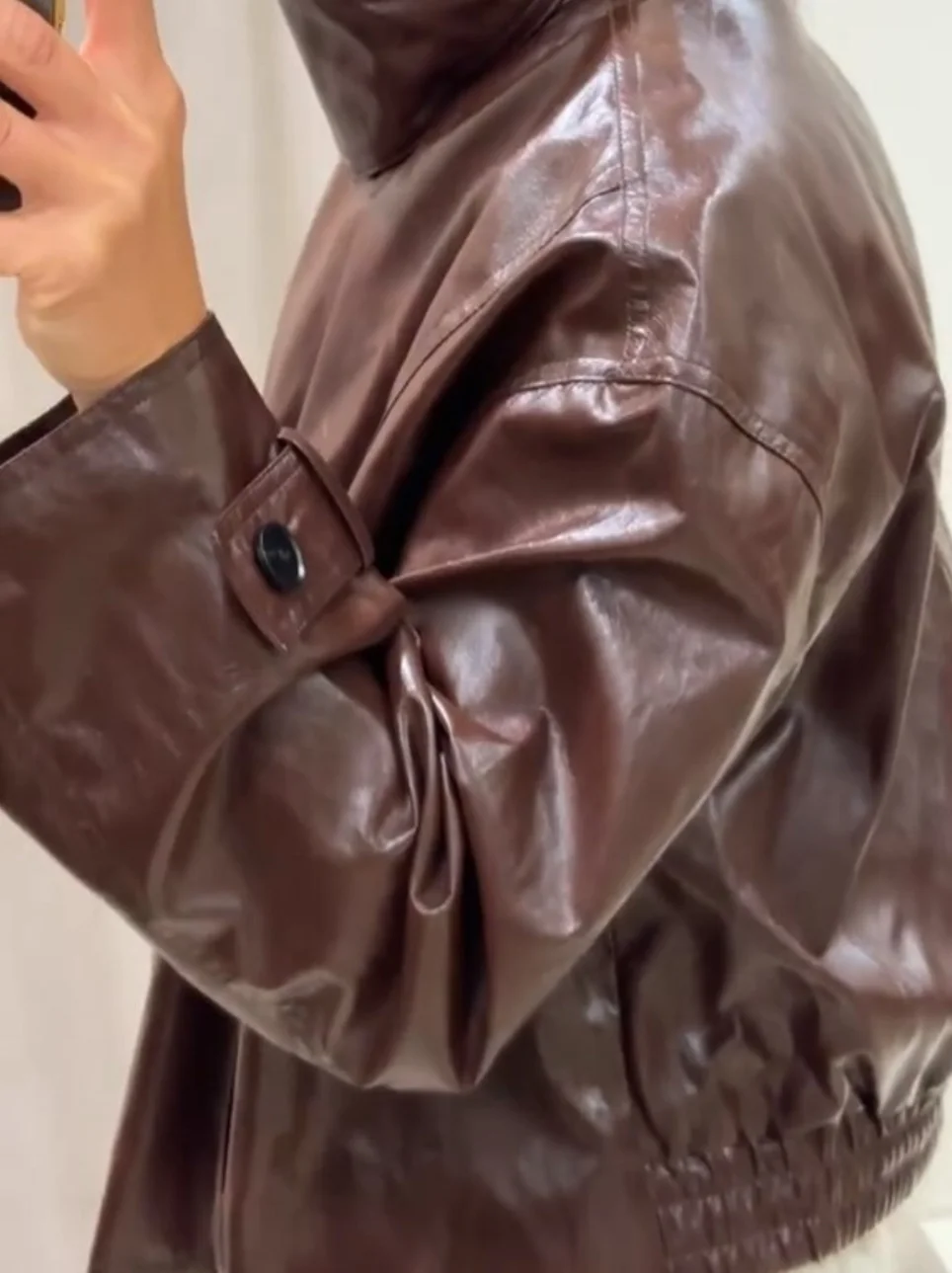 Damen-Lederjacke, Stehkragen, rote Bombermäntel, Herbst 2022, weiblich, langärmelig, schräge Öffnung, Knopf-Top, schicke Damen-Oberbekleidung – Detail 18