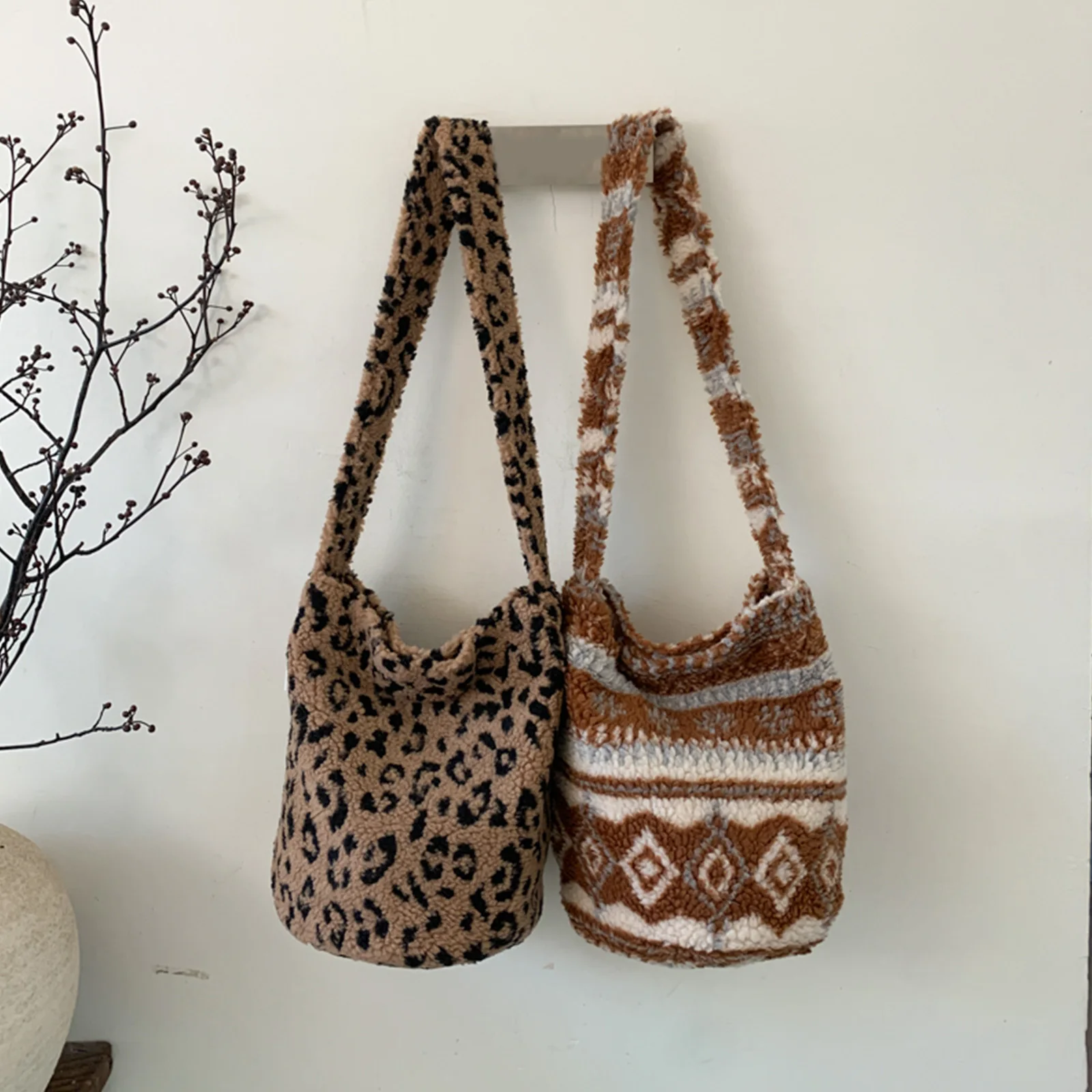 Lamb Wool Shoulder Bag Large Capacity Bucket Bag for Women Travel Shopping Everyday Use