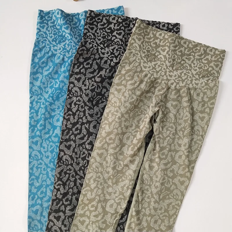 Women's High-Waisted Seamless Leopard Print Yoga Leggings - Stretchy, Breathable, Peach Butt-Lifting 3