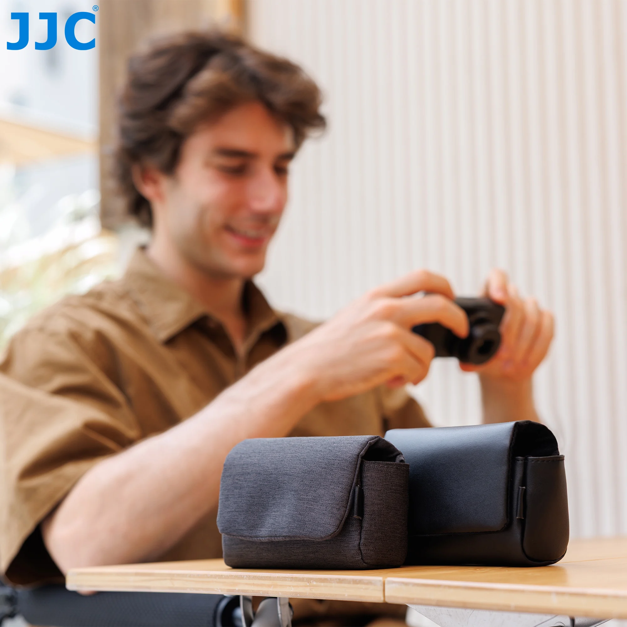 Compact Camera Bag with Enhanced Protection and Versatile Storage Options