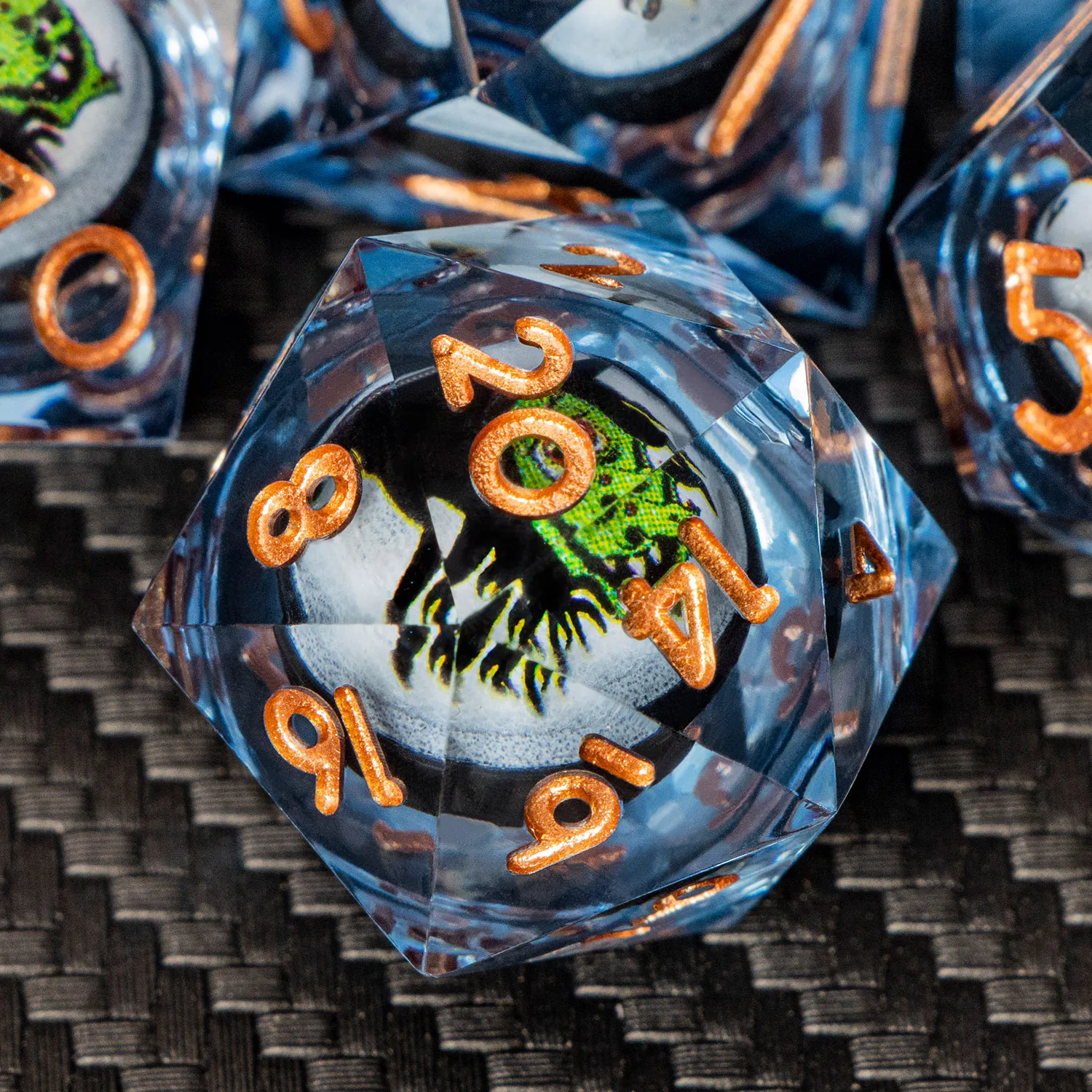 

Набор костей Dnd Liquid Flow Core и Eyes Dice & Ring D + D с острыми краями для D и D Dungeon и Dragon Pathfinder для ролевых игр