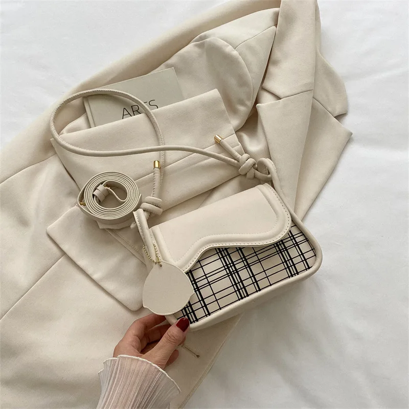 

Летняя Модная Сумка-Кроссбоди TRAVEASY 2024 для женщин, повседневная женская сумка через плечо из искусственной кожи с резьбой, однотонная женская сумка с застежкой