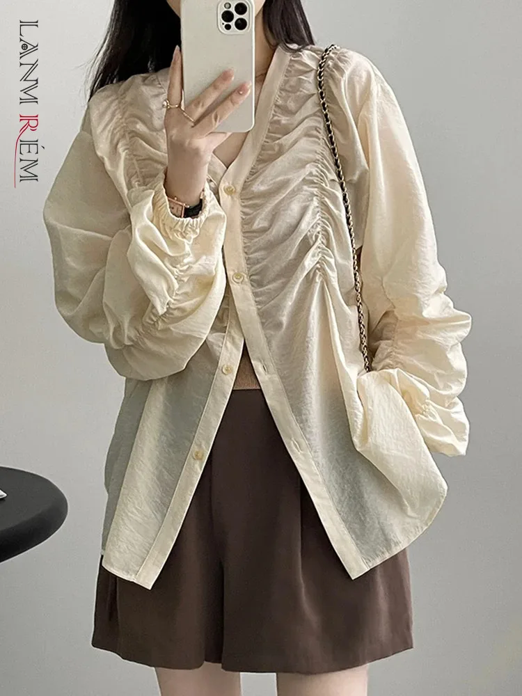 

[LANMREM] Sunscreen Pleated Shirts For Women V Neck Single Breasted Lantern Sleeve French Style Blouses 2024 Summer New 26D8812