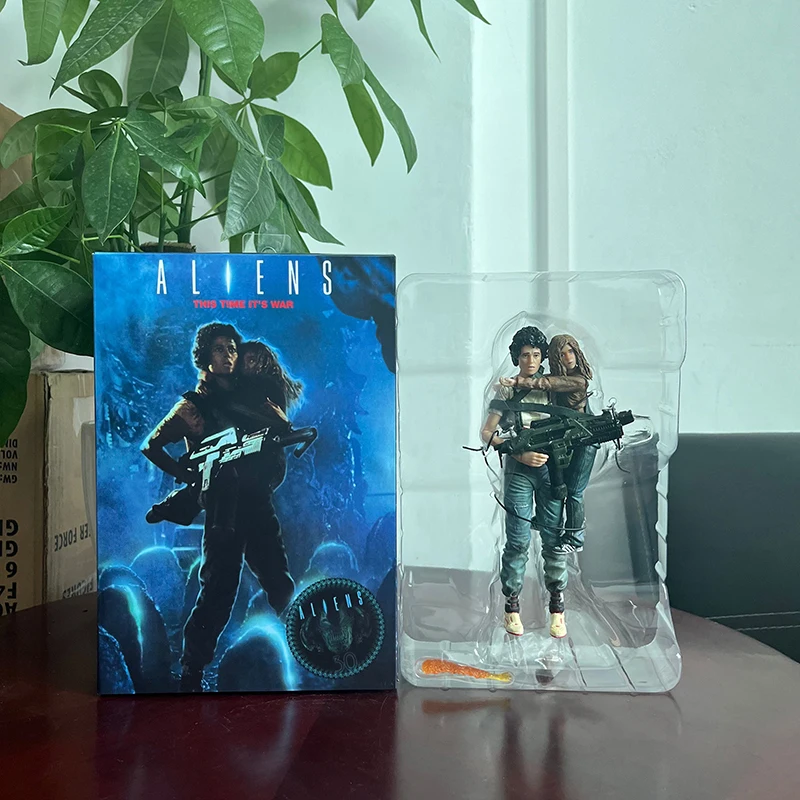 NECA ALIEN 2 LT Ellen Ripley Newt Figure Giger Xenomorph