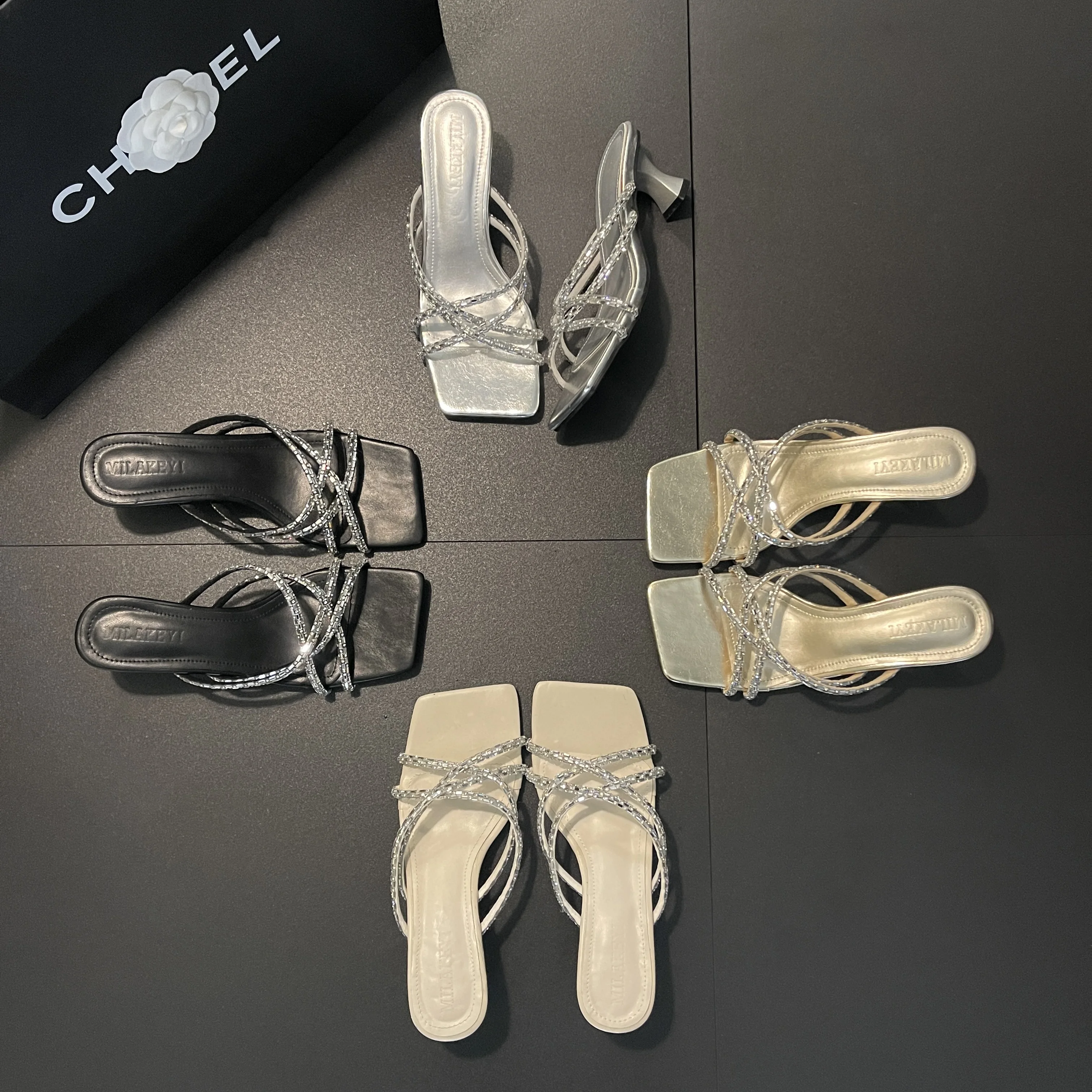 

MILAKEYI summer burst water diamond sandals thick heel fairy wind chain square head silver crystal single shoes