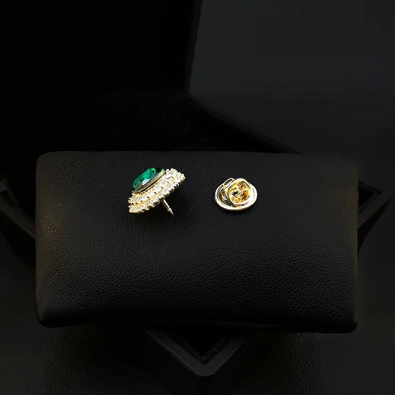 High-End Anti-Exposure Buckle Green Brooch Luxury Men Women Suit Neckline  Collar Pin Exquisite Jewelry Clothing Ornament Gifts