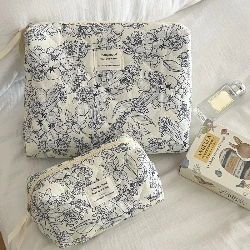 2024 Vintage Flower Quilting Women Makeup Bag Portable Zipper Cosmetic Travel Organizer Female Handbag Toiletry Pouch for Girls 3