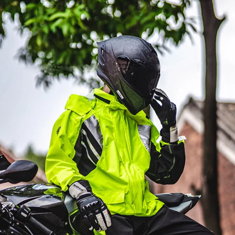 Motorcycle Jacket Wearing Leather Jacket In Rain Habit De Pluie