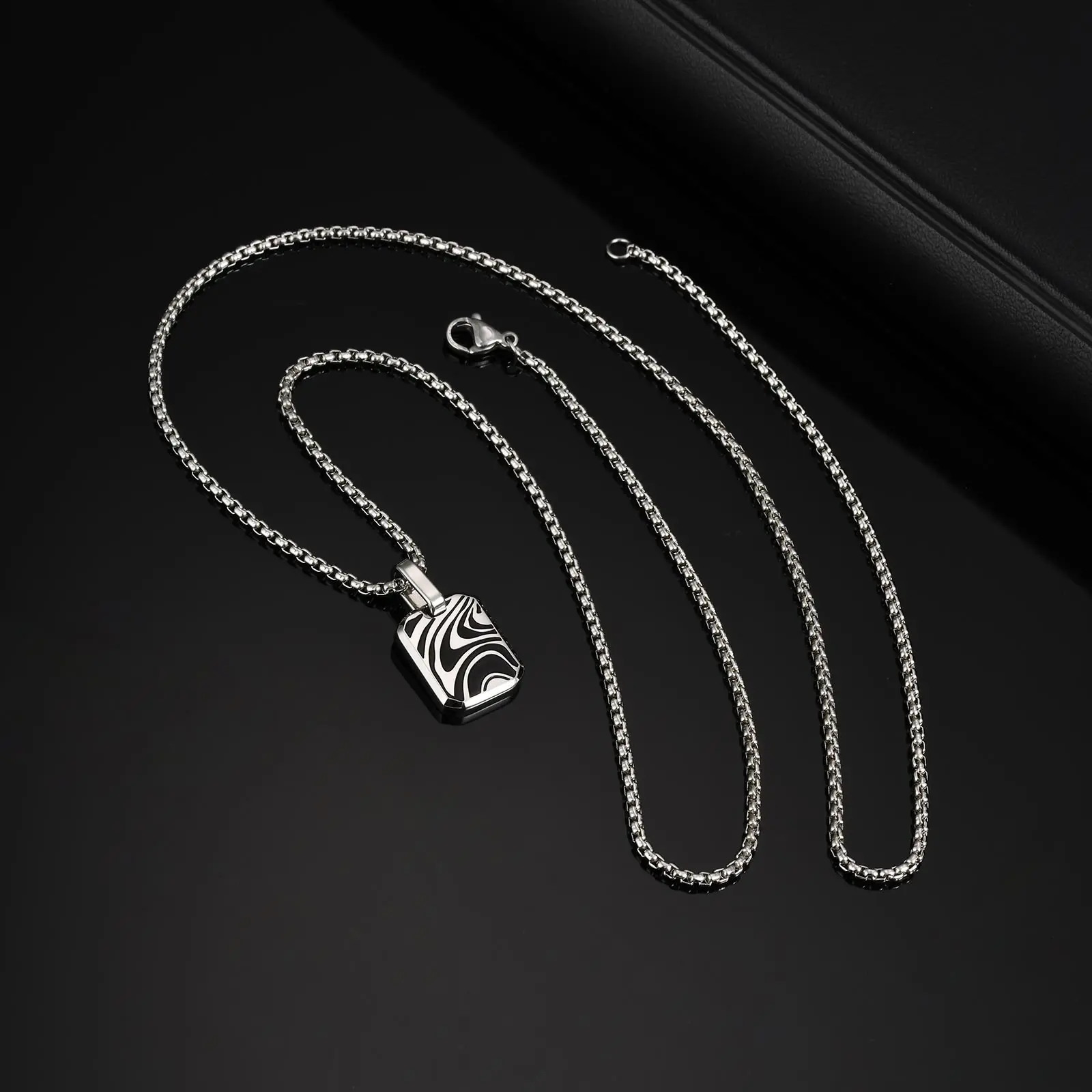 Edelstahl-Halskette mit Korrosionswellenmuster für Männer, Halskette mit Punk-Dreieck, quadratischem Stern-Anhänger, Hip-Pop-Rock-Schmuck, Geschenk – Detail 10
