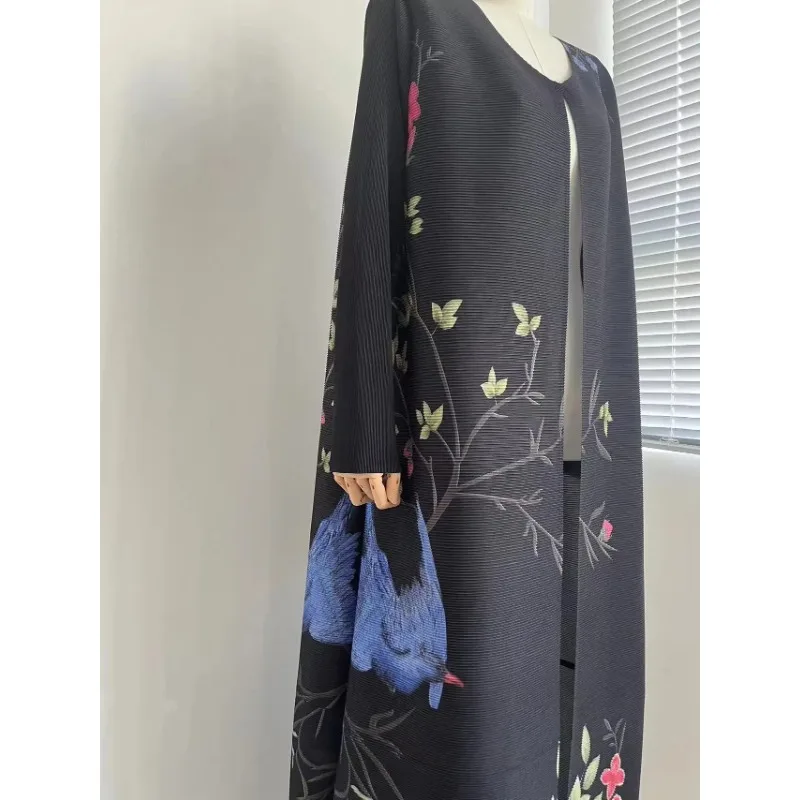 Autumn New Women\'s Long Style Cardigan Coat Black Advanced Style Style Style White Paired Round Neck Pleated Windbreaker Dress