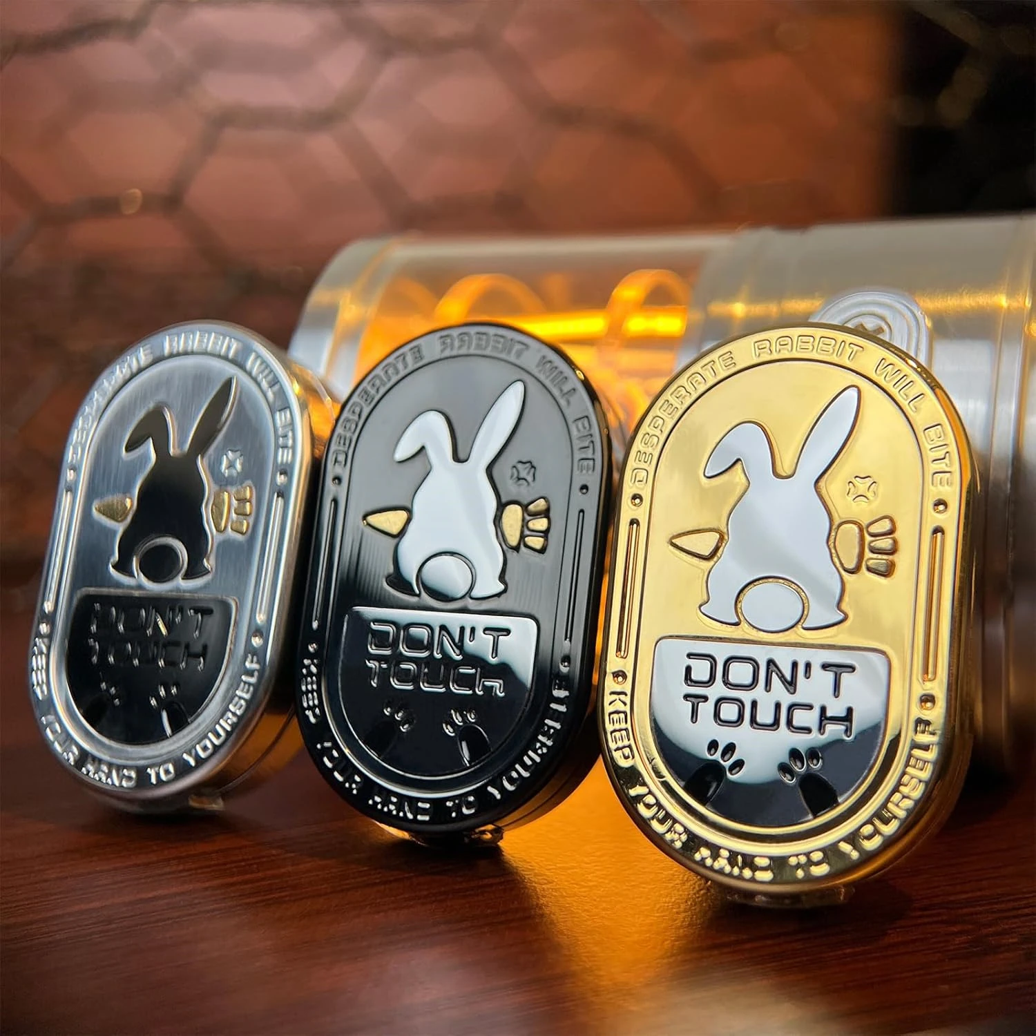 【希少品✨】フィジェットスライダー　Rabbit DON’T TOUCH EDC ドントタッチウサギフィジェットスライダー触覚コイン無限回転