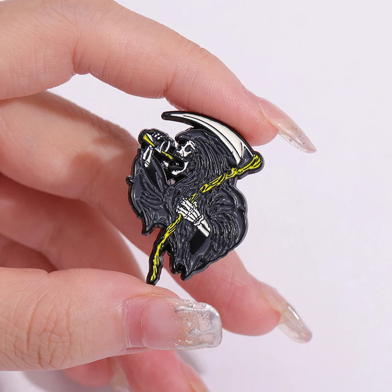 Tod Sichel Schädel Brosche Emaille Pin Halloween Punk Ghost Metall Abzeichen Dekoration Kragen Revers Schmuck Zubehör Geschenk für Freund – Detail 6