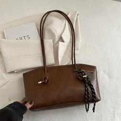 European American Retro Tote Bag - Korean Fashion, Advanced Simple Handbag with Large Capacity and Pendant Design - 28x7x18cm (Brown)