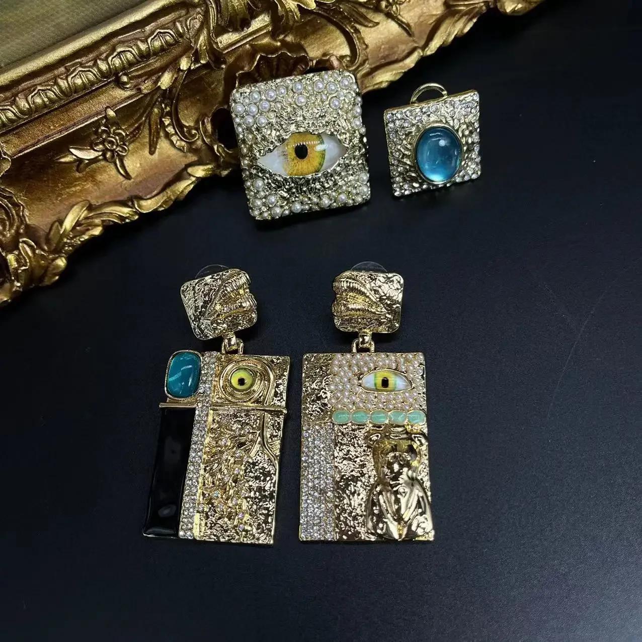 

Devil's Eye Square Studs with Asymmetrical Pearls Exuding High-End Style and Dazzling of Palace-inspired French Flair