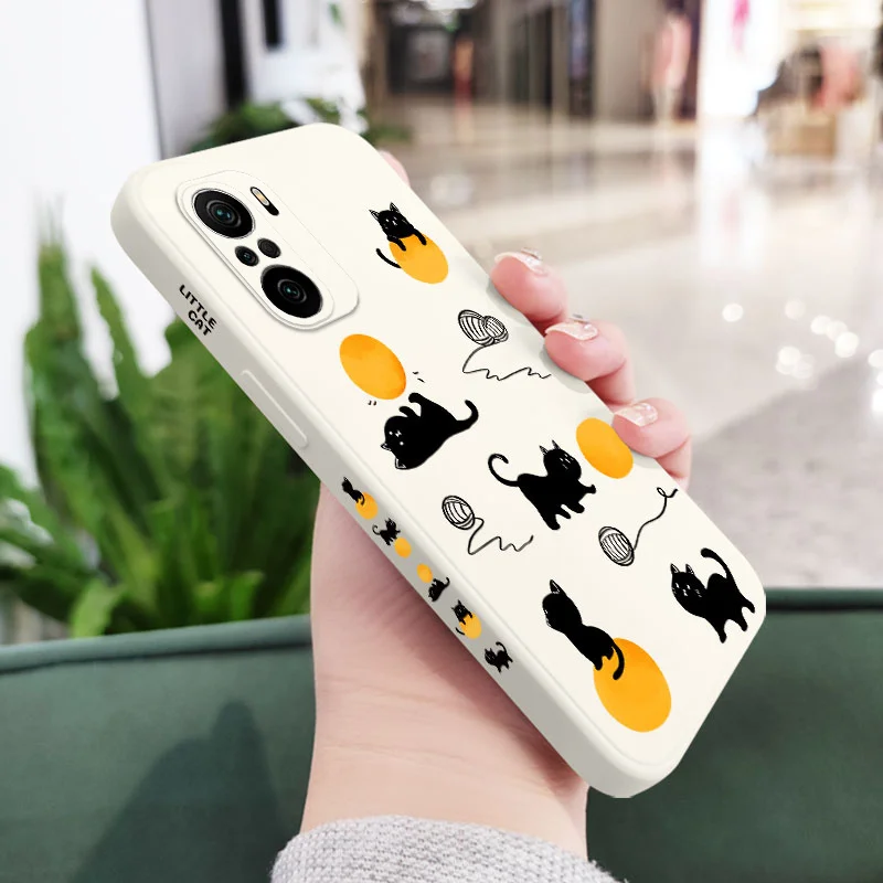 Cat Playing Rope Design Silicone Phone Case - Durable and Stylish Protective Cover