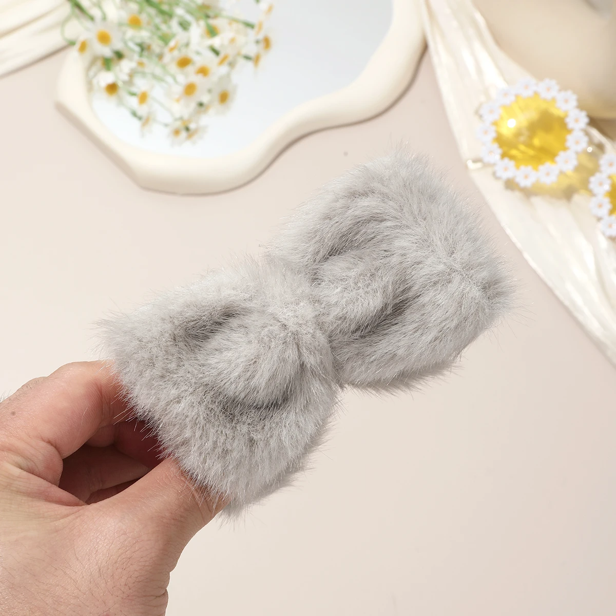 1pc Plush Bow Shark Hair Clip Autumn Winter Fashion Hair Accessories For Women Girls Temperament Headwear Party Barrettes